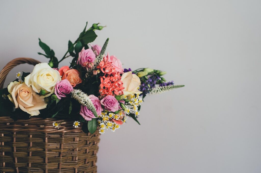 basket, flower wallpaper, flowers, roses, floral arrangement, flower arrangement, flower basket, woven basket, flower background, bloom, blossom, nature, bouquet, decoration, beautiful flowers, flora, rose wallpaper