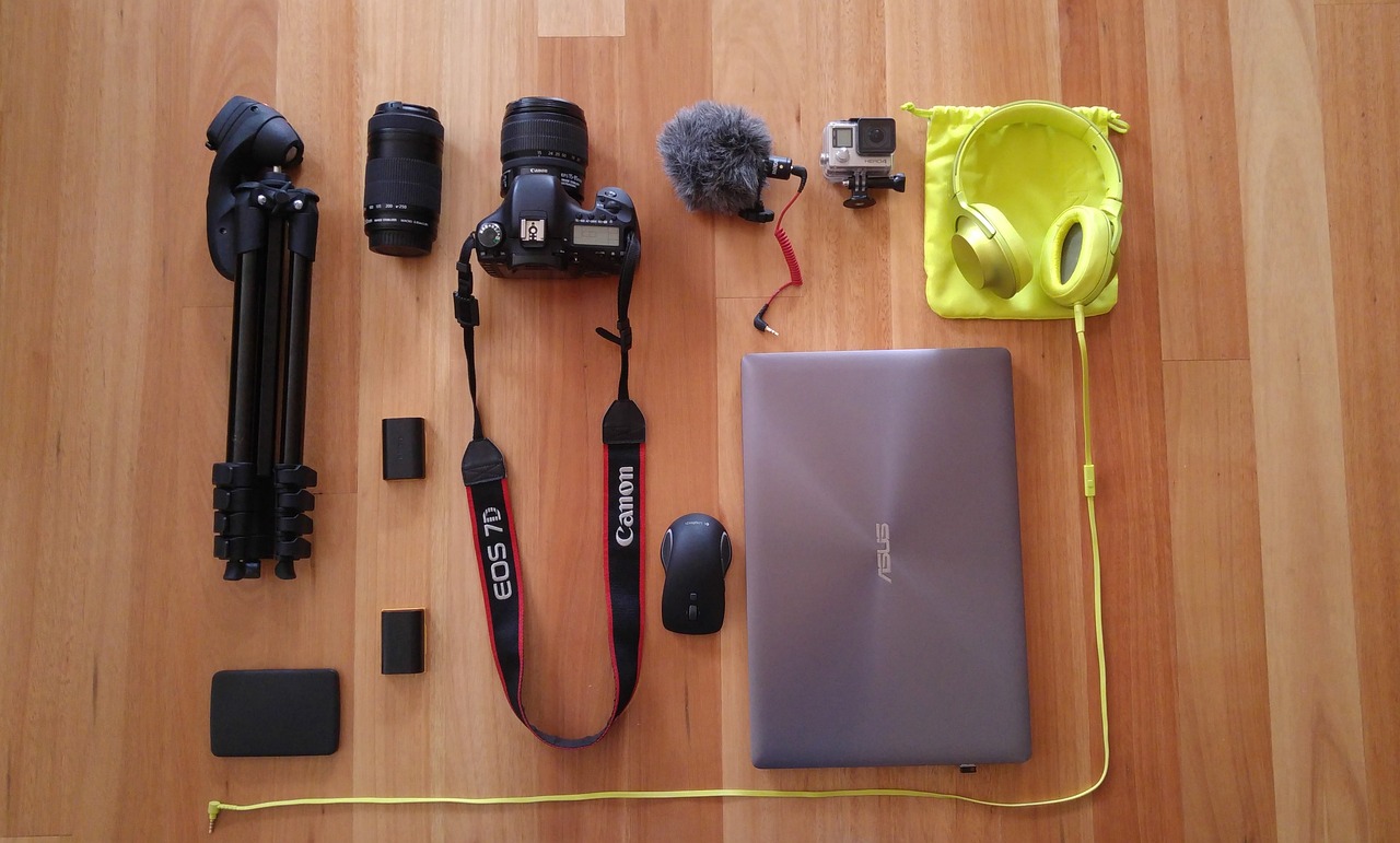 tripad, lens, osmo, camera, canon, dslr, photography, mouse, battery, cord, laptop, computer, asus, brown computer, brown laptop, brown camera, brown photography, brown mouse, asus, asus, asus, asus, asus