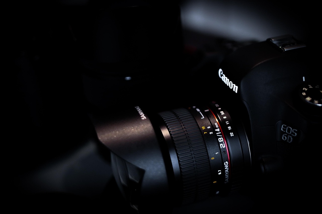 camera, the background, black, dark, canon, photographer, photo equipment, lens, glass, canon lens, optics, camera, canon, canon, canon, canon, canon